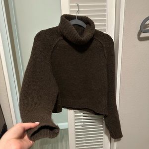 ZARA 100% wool, warm cropped sweater